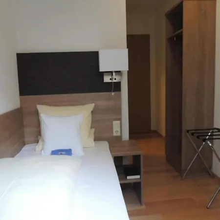Hotel-gasthof Neue Post Leutershausen (Bavaria)