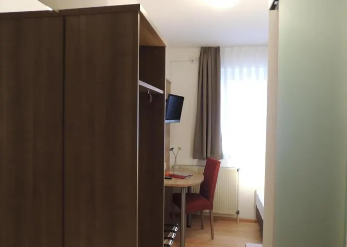 Hotel-gasthof Neue Post Отель Leutershausen (Bavaria)